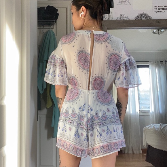 Floral White Flowy Romper - Essue Size Small - Picture 4 of 11